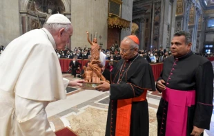 Pope Francis meets with the Sri Lankan community in Italy in St. Peter’s Basilica, April 25, 2022. Vatican Media.