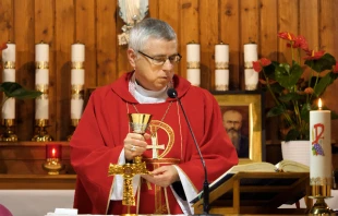 Bishop Andrzej Siemieniewski celebrates Mass in the Chapel of St. Maximilian, Niepokalanów, Poland, Nov. 6, 2021. Tomasz Piechnik/EWTN Poland.