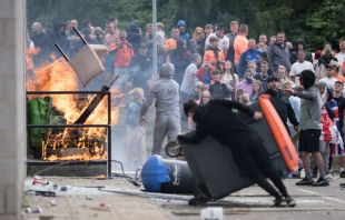 Protesters attempt to enter the Holiday Inn Express Hotel, which is housing asylum seekers, on Aug. 4, 2024, in Rotherham, United Kingdom. Credit: Christopher Furlong/Getty Images