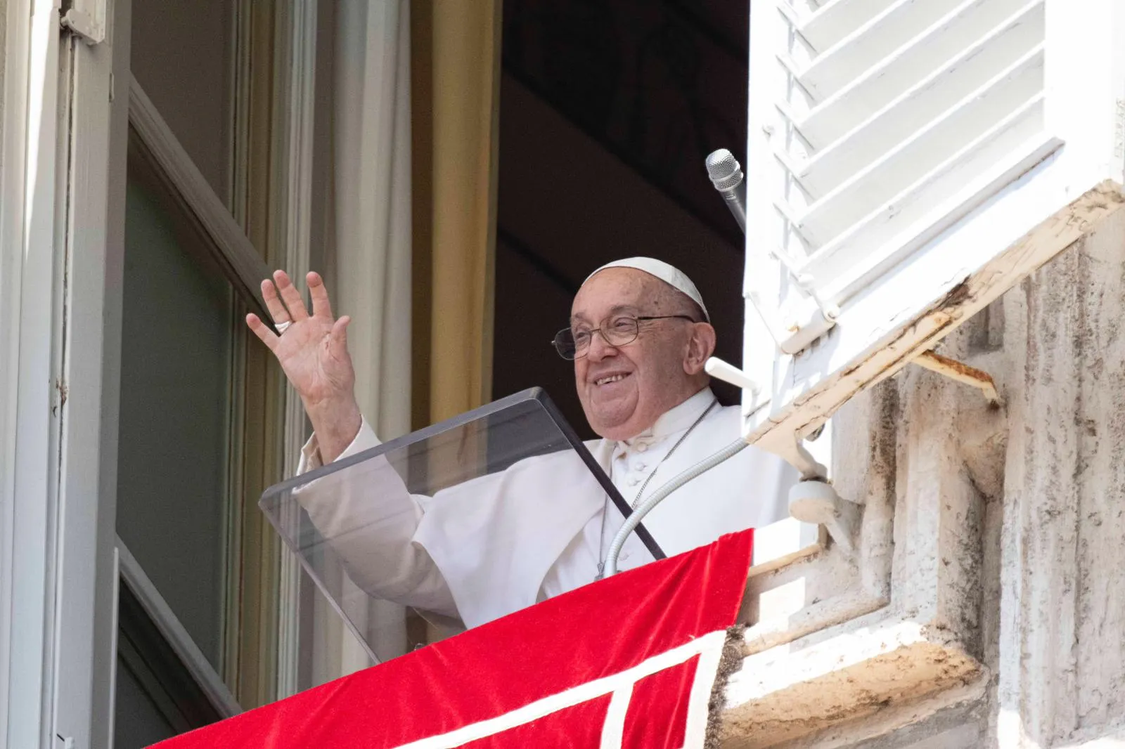 Pope Francis greets pilgrims at the Sunday Angelus at the Vatican, August 11, 2024?w=200&h=150