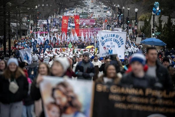 Deseci tisuća pro-life zagovornika marširalo je ulicama Washingtona, DC tijekom 52. godišnjeg Marša za život. Zasluge: Jeffrey Bruno