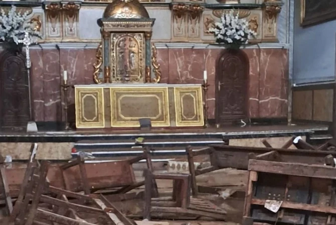 Interior of St. George Martyr Parish in Paiporta in Valencia province, Spain, in the aftermath of recent flooding in Spain.?w=200&h=150