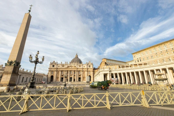 Despite opposition to its removal, the Vatican Christmas tree arrived as scheduled in St. Peter’s Square at 7 a.m. on Nov. 21, 2024, but was left to lie mysteriously on the truck bed well past sunset. Credit: Daniel Ibañez/CNA