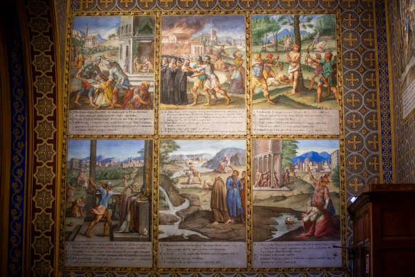 Frescoes depicting the brutal suffering and martyrdom of the English saints and martyrs are displayed in the tribune of the Venerable English College chapel in Rome. Credit: Bénédicte Cedergren/EWTN News