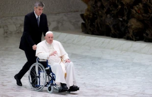 Pope Francis enters the Vatican’s Paul VI Hall in a wheelchair on May 5, 2022. Daniel Ibáñez/CNA.