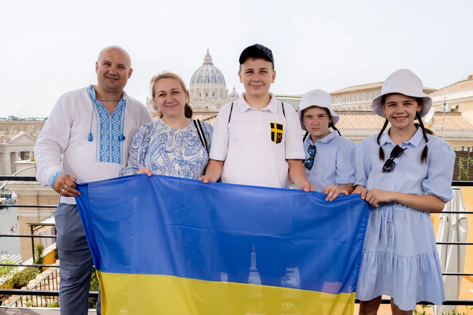 Wolodymyr, Tatiana, Franciszek, Magdalena, and Teresa Korczyński on June 22, 2022.?w=200&h=150