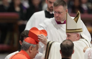 Cardinal Oscar Cantoni, bishop of Como, receives the red biretta from Pope Francis at the consistory in St. Peter's Basilica, Aug. 27, 2022. Daniel Ibáñez / CNA