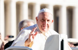 Pope Francis greets pilgrims on St. Peter's Square, Oct. 5 2022. Daniel Ibáñez / CNA