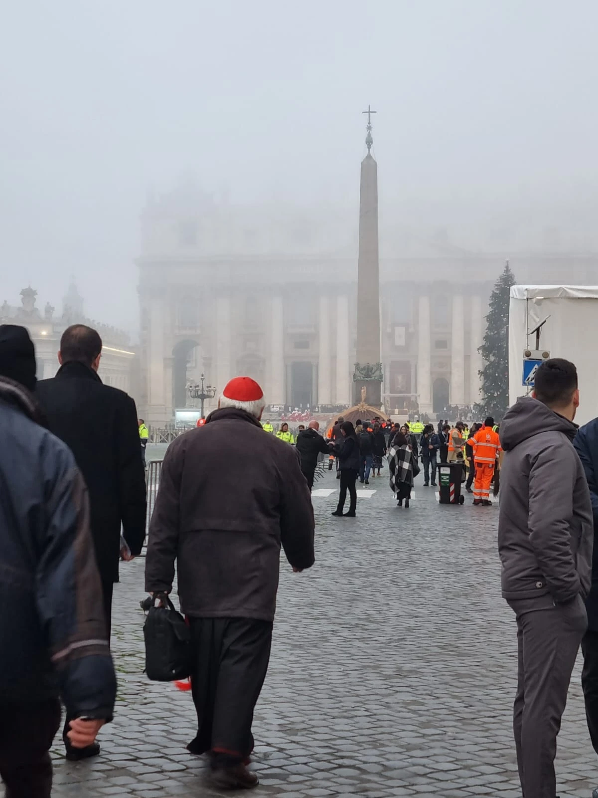 Benedict XVI’s Funeral: Tens Of Thousands Attend Simple, Solemn Liturgy ...