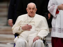 Pope Francis arrives for a consistory at St. Peter's Basilica with visible bruising on his face, Vatican City, Dec. 7, 2024. Vatican spokesman Matteo Bruni explained that the pope suffered a contusion after hitting his chin on a bedside table the previous morning.