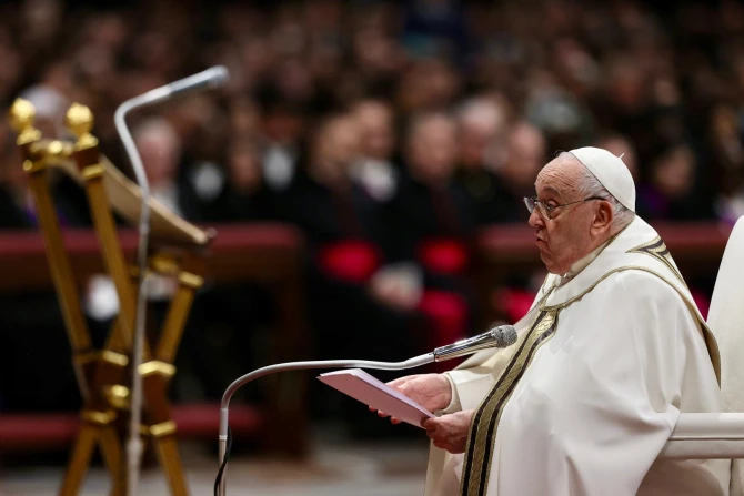 Pope Francis prays at the consistory