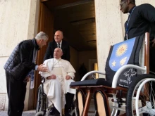 Father Enrique “Kike” Figaredo on Oct. 23, 2024, presents Pope Francis with a wheelchair made by land mine survivors in Cambodia.